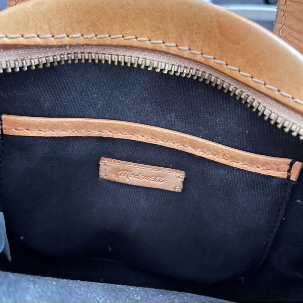 Madewell "Juno" Crossbody Round Bag Saddle Leather - Picture 5 of 7